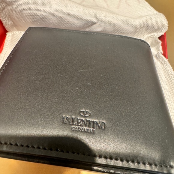 100% Authentic Brand new VALENTINO GARAVANI Neon VLTN Leather Wallet - Picture 4 of 7
